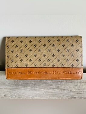 Rare Vintage GG Supreme Tan Clutch/Wallet